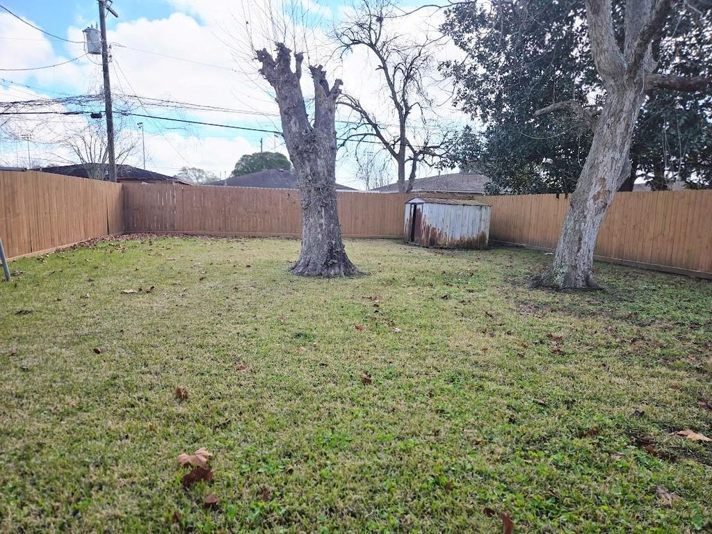 106 N Texas Street, Texas City, TX 77591