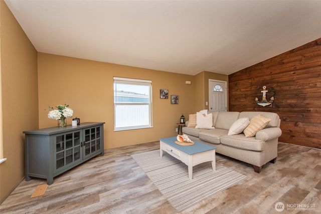 622 N Seventh Avenue, Sequim, WA 98382