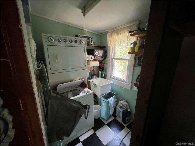 1 Saltaire Road, Sound Beach, NY 11789