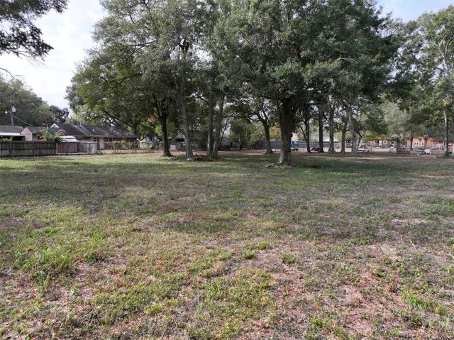 2417 4th Street, Rosenberg, TX 77471