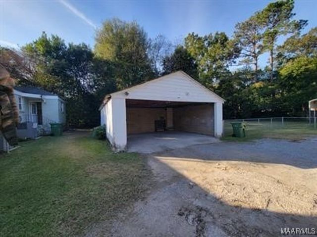 7 CALHOUN Drive, Montgomery, AL 36109