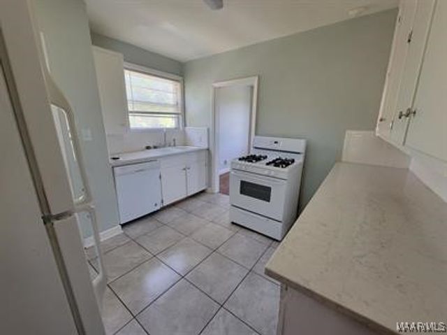 7 CALHOUN Drive, Montgomery, AL 36109