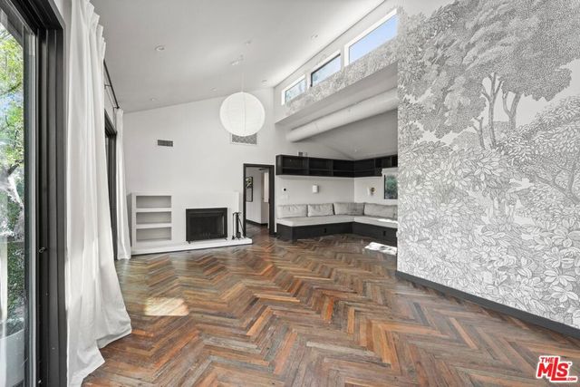 21273 Entrada Road, Topanga, CA 90290