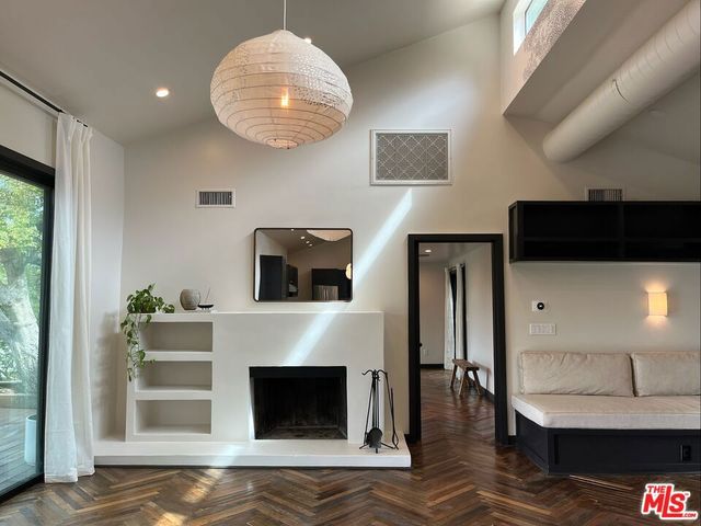 21273 Entrada Road, Topanga, CA 90290