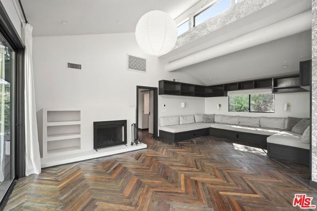 21273 Entrada Road, Topanga, CA 90290