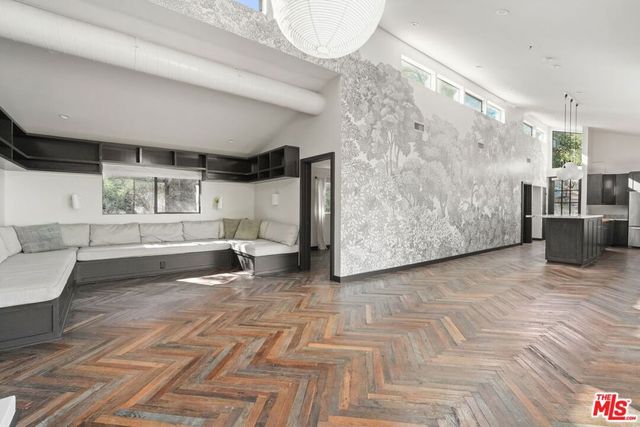 21273 Entrada Road, Topanga, CA 90290