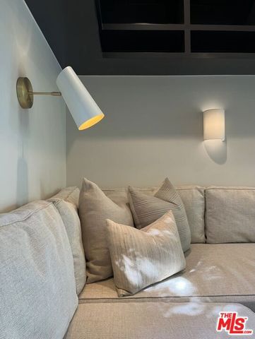 21273 Entrada Road, Topanga, CA 90290