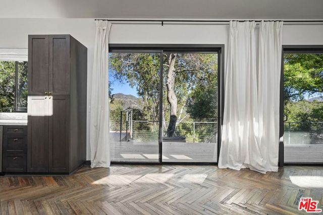 21273 Entrada Road, Topanga, CA 90290