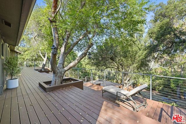 21273 Entrada Road, Topanga, CA 90290