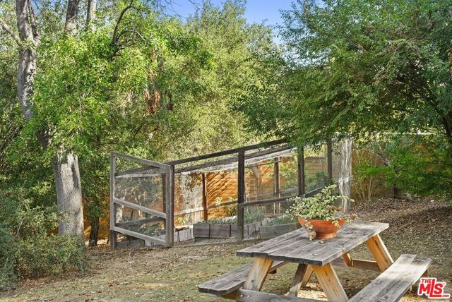 21273 Entrada Road, Topanga, CA 90290