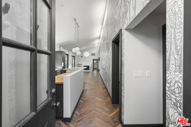 21273 Entrada Road, Topanga, CA 90290