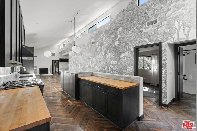 21273 Entrada Road, Topanga, CA 90290