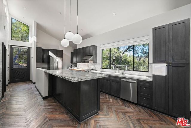 21273 Entrada Road, Topanga, CA 90290