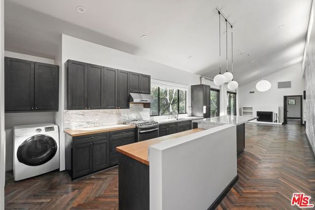 21273 Entrada Road, Topanga, CA 90290