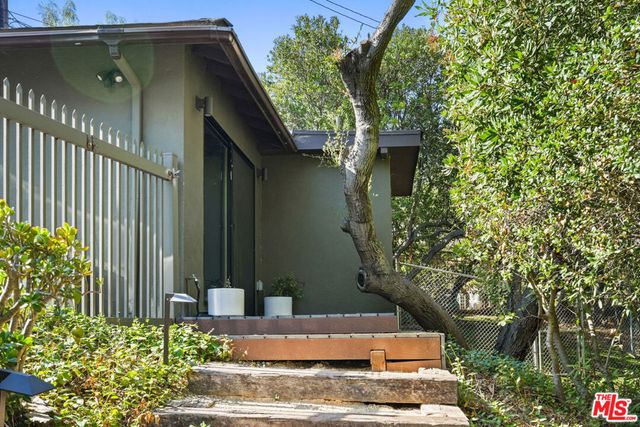 21273 Entrada Road, Topanga, CA 90290