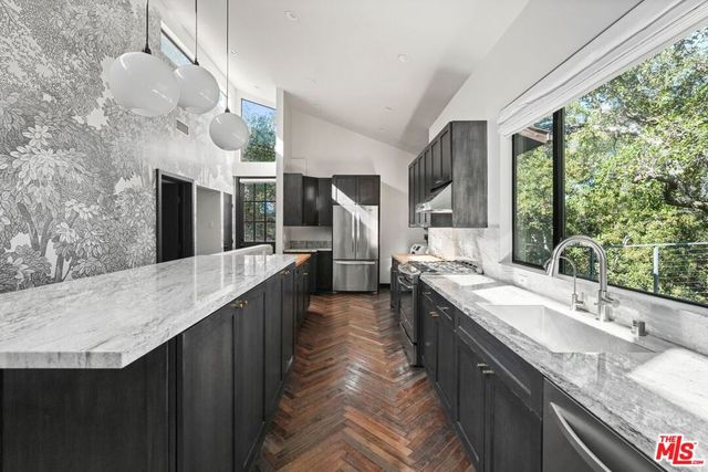 21273 Entrada Road, Topanga, CA 90290