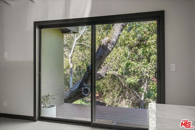 21273 Entrada Road, Topanga, CA 90290