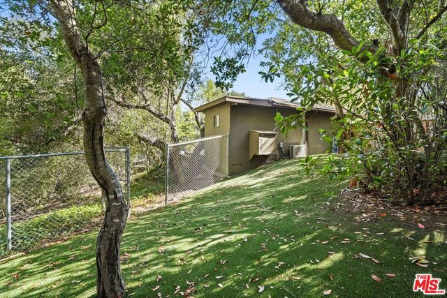 21273 Entrada Road, Topanga, CA 90290