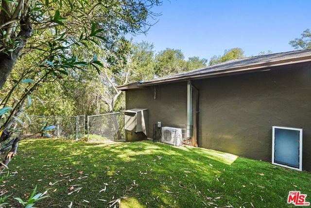 21273 Entrada Road, Topanga, CA 90290