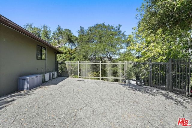 21273 Entrada Road, Topanga, CA 90290