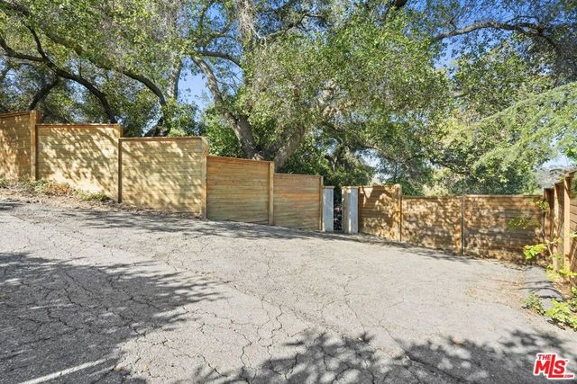 21273 Entrada Road, Topanga, CA 90290