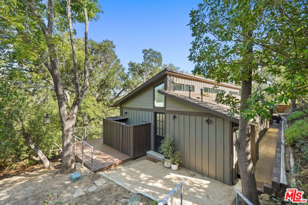 21273 Entrada Road, Topanga, CA 90290