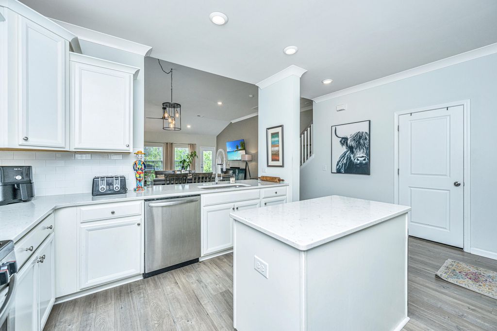 Image 10 of property listing at 5081 Catfish Loop, Johns Island, SC 29455