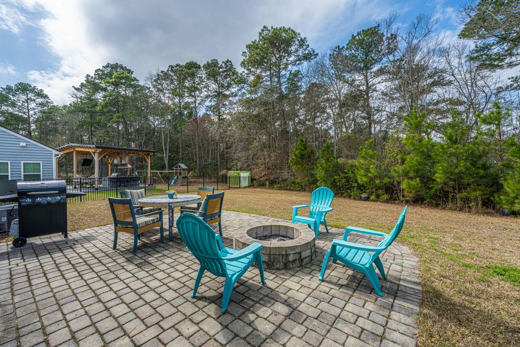 Image 17 of property listing at 5081 Catfish Loop, Johns Island, SC 29455
