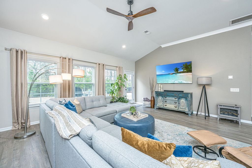 Image 18 of property listing at 5081 Catfish Loop, Johns Island, SC 29455