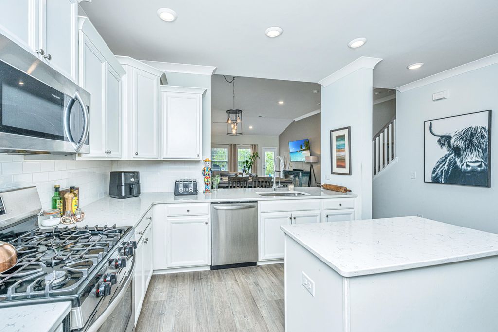 Image 8 of property listing at 5081 Catfish Loop, Johns Island, SC 29455