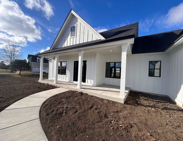 9295 N Stonewall Drive, Newark, IL 60541