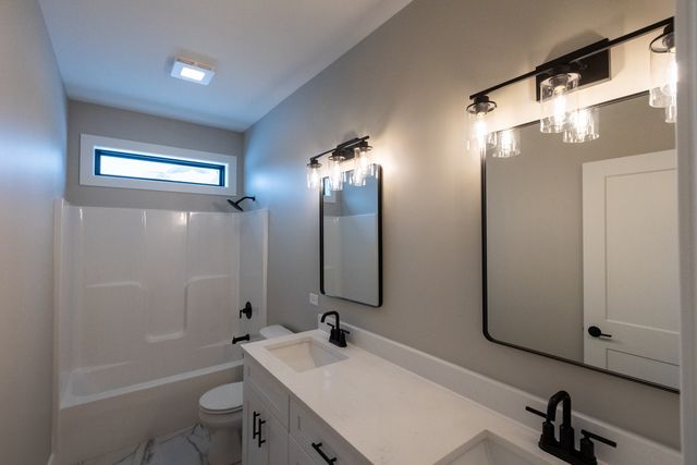 9295 N Stonewall Drive, Newark, IL 60541