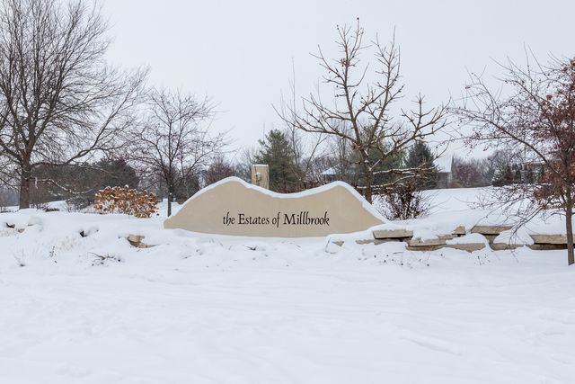 9295 N Stonewall Drive, Newark, IL 60541