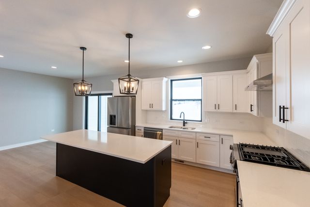 9295 N Stonewall Drive, Newark, IL 60541