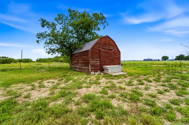 5745 FM 471 N, Rio Medina, TX 78066