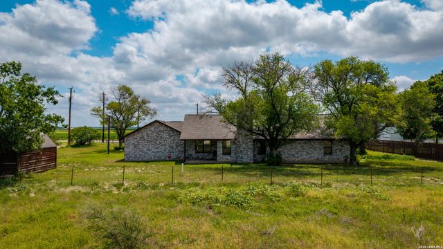 5745 FM 471 N, Rio Medina, TX 78066