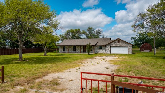 5745 FM 471 N, Rio Medina, TX 78066