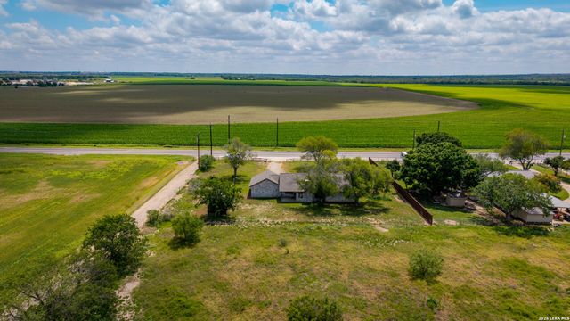 5745 FM 471 N, Rio Medina, TX 78066