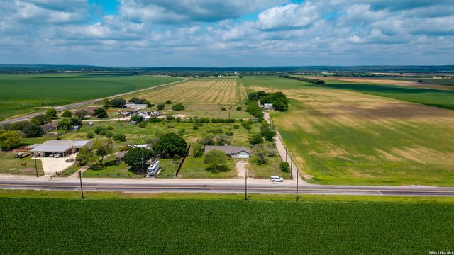 5745 FM 471 N, Rio Medina, TX 78066