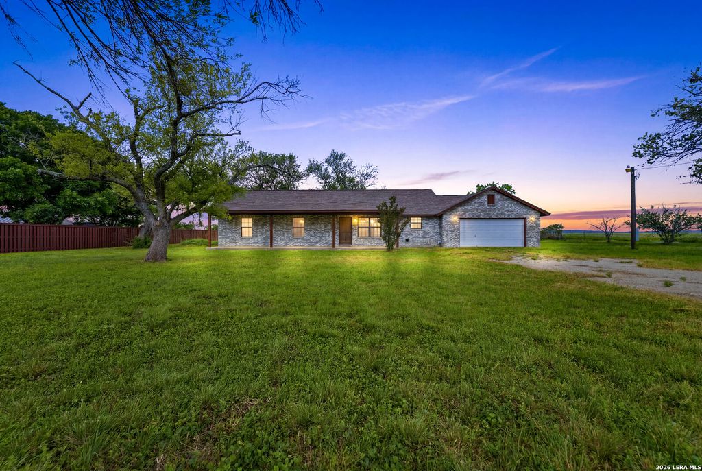 5745 FM 471 N, Rio Medina, TX 78066