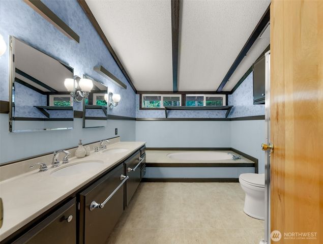 2091 Clear Valley Drive, Maple Falls, WA 98266