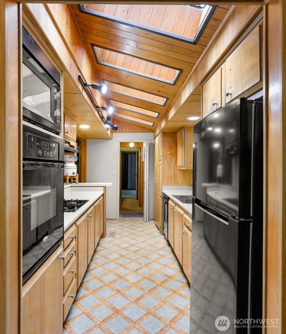 2091 Clear Valley Drive, Maple Falls, WA 98266