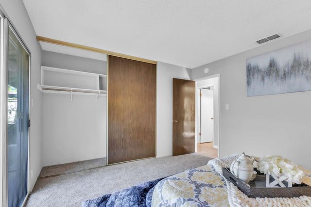 217 Roundtree Ct, Sacramento, CA 95831