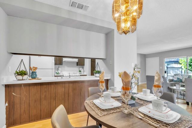 217 Roundtree Ct, Sacramento, CA 95831