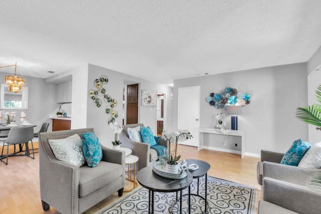 217 Roundtree Ct, Sacramento, CA 95831