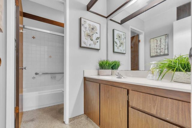 217 Roundtree Ct, Sacramento, CA 95831