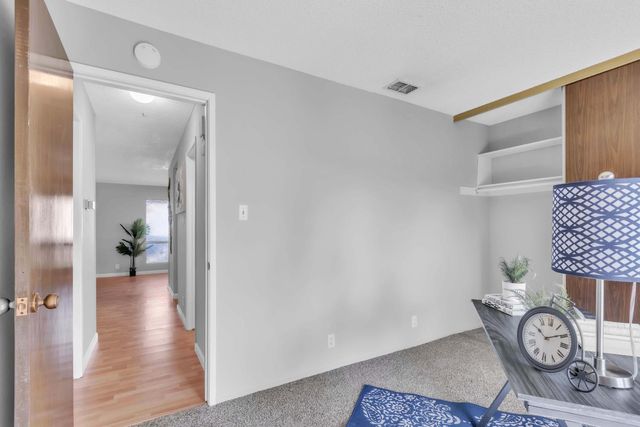 217 Roundtree Ct, Sacramento, CA 95831