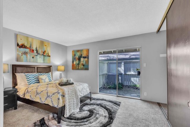 217 Roundtree Ct, Sacramento, CA 95831