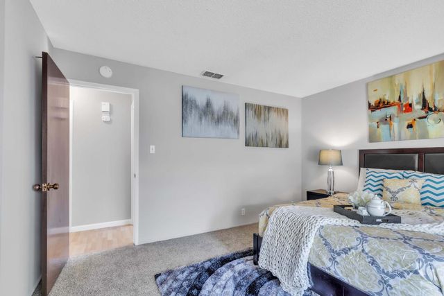 217 Roundtree Ct, Sacramento, CA 95831