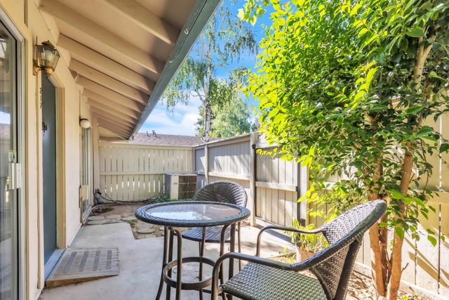 217 Roundtree Ct, Sacramento, CA 95831